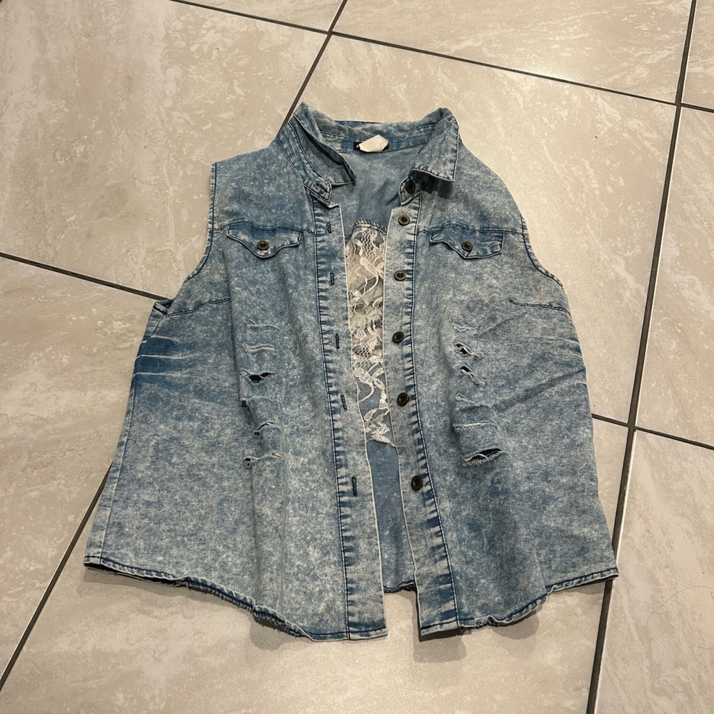 Vest size medium , fits like a small